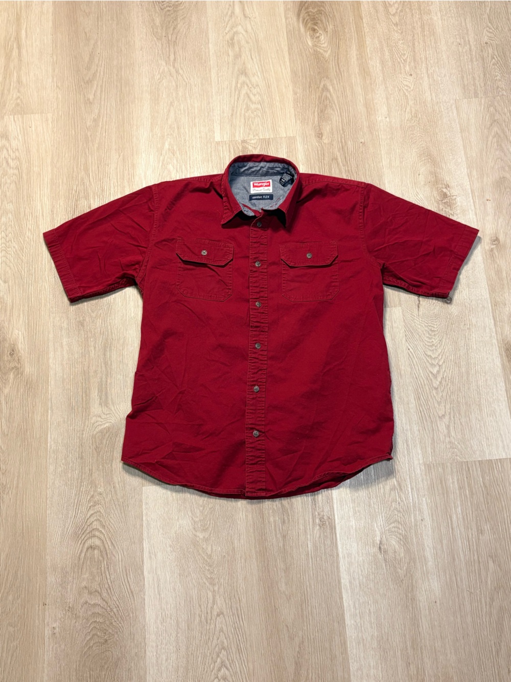 Wrangler Comfort Flex Red Button Up Shirt Size Medium Short Sleeve Workwear